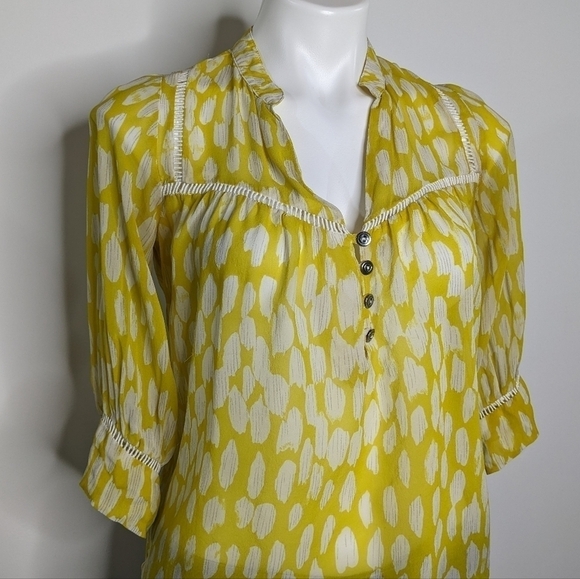 ✨3/$15 Dolan yellow & white sheer blouse XS - Picture 4 of 10